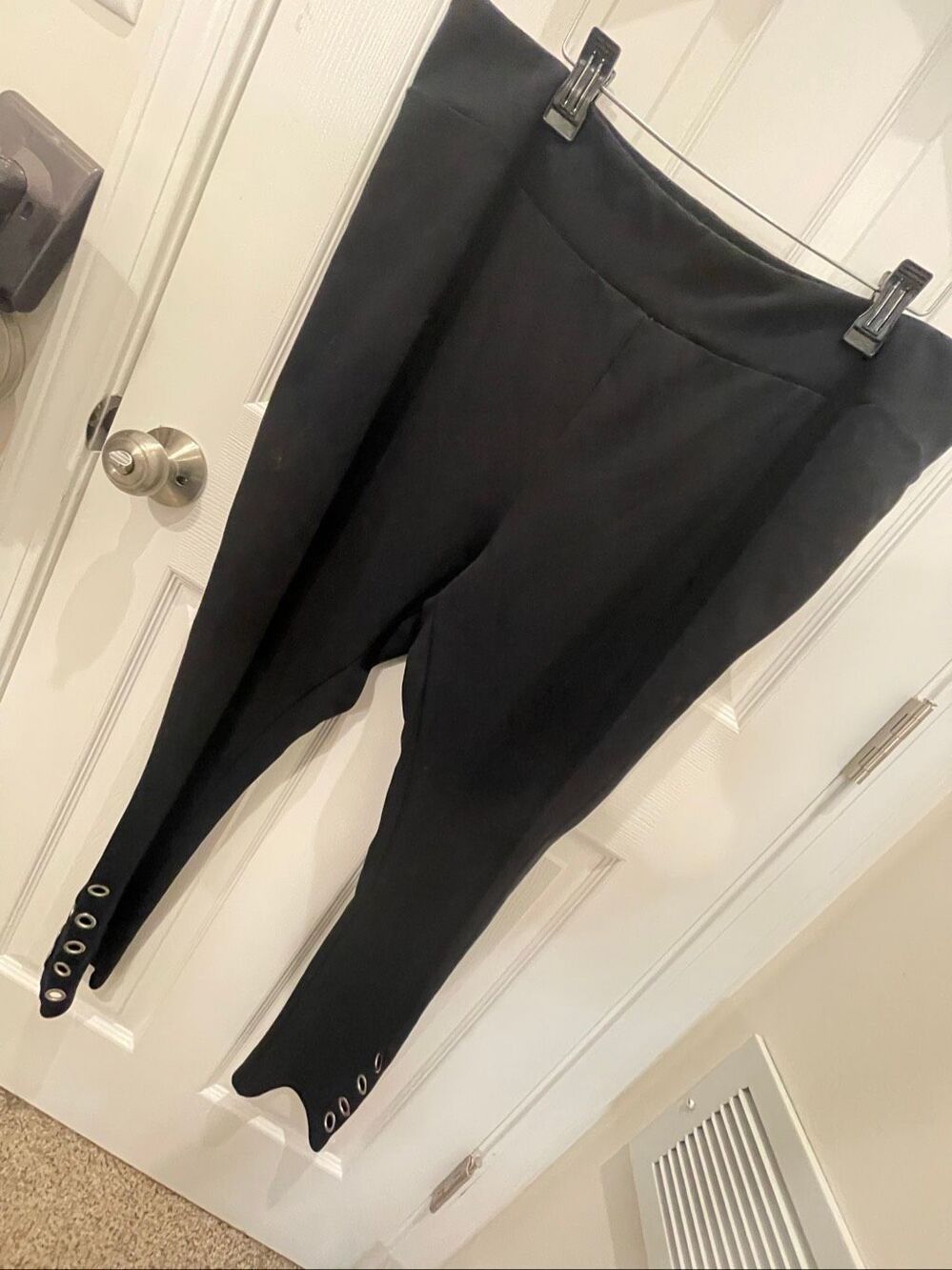 Lane Bryant Embossed Black Pants Leggings Size 18/20 Grommet Eyelet Ankle